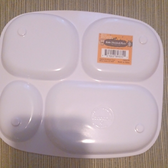 Colorful Animal-Themed Divided Plates - Picture 3 of 9